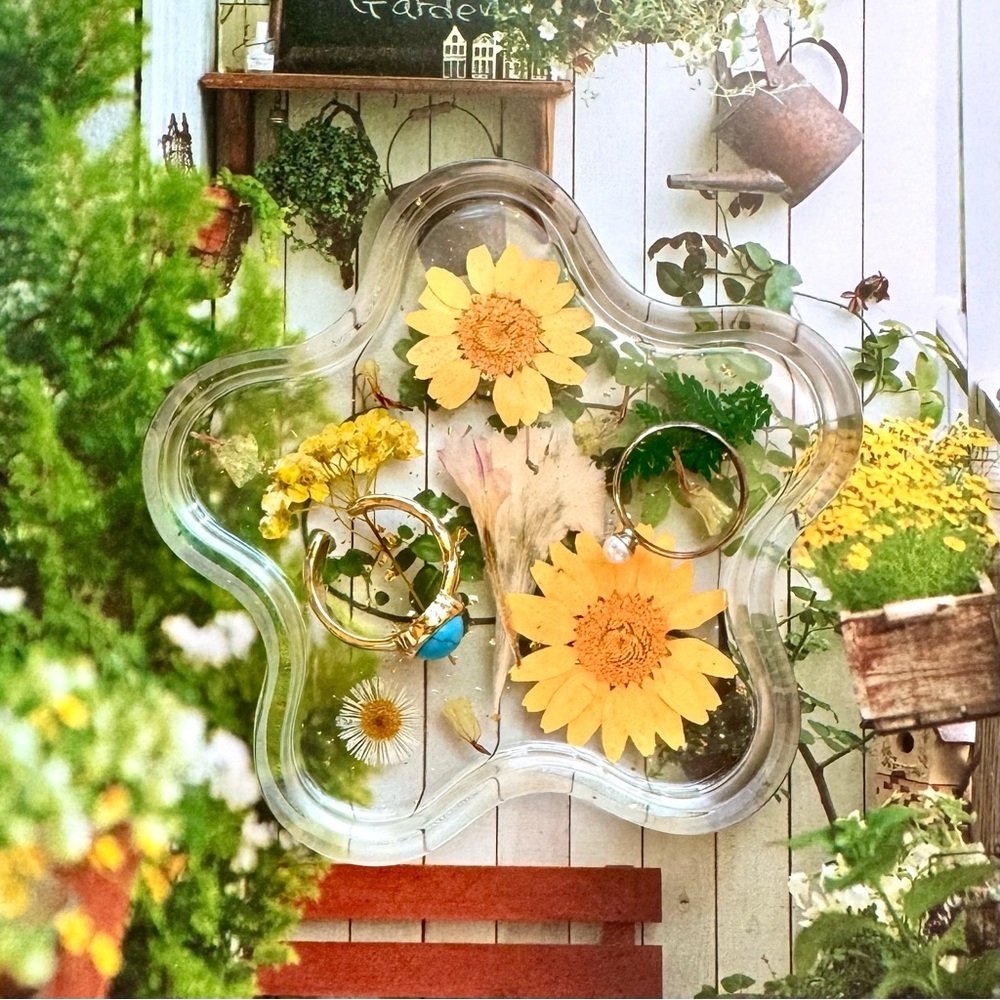 Star-Shaped Dry Flowers Catch-All Tray